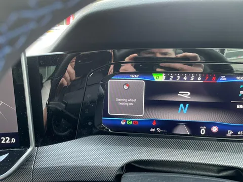 BG25OYK Volkswagen Golf 2.0 TSI 333 R Black Edition 4Motion 5dr DSG Thumbnail #15