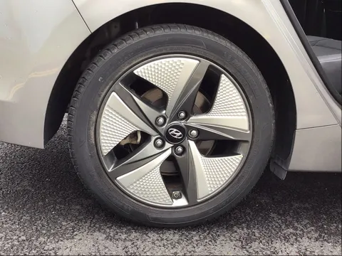 RF21CXK   1.6 GDi Hybrid Premium SE 5dr DCT Thumbnail #17