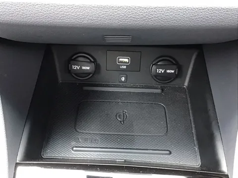 RF21CXK   1.6 GDi Hybrid Premium SE 5dr DCT Thumbnail #24