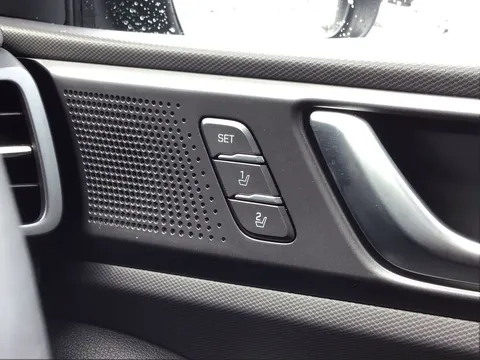 RF21CXK   1.6 GDi Hybrid Premium SE 5dr DCT Thumbnail #26