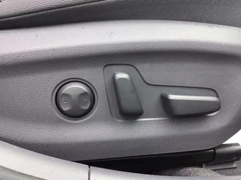 RF21CXK   1.6 GDi Hybrid Premium SE 5dr DCT Thumbnail #27