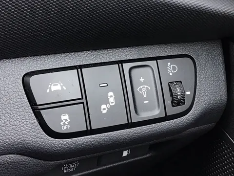 RF21CXK   1.6 GDi Hybrid Premium SE 5dr DCT Thumbnail #28