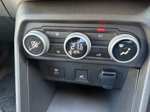 DN74ZTR Dacia Jogger 1.6 HEV Extreme 5dr Auto Thumbnail #15