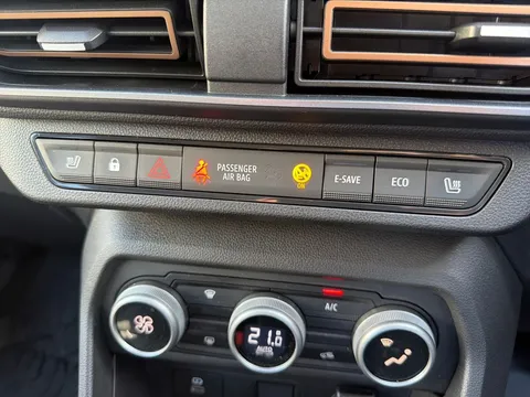 DN74ZTR Dacia Jogger 1.6 HEV Extreme 5dr Auto Thumbnail #16