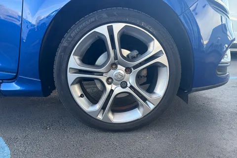 4 of 32 for Renault Clio 0.9 TCE 90 GT Line 5dr