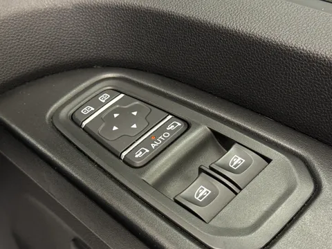 VK23EVR Renault Trafic LL30 Blue dCi 150 Start 9 Seater EDC Thumbnail #18