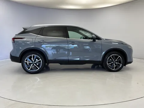 DS23KXX Nissan Qashqai 1.3 DiG-T MH Tekna 5dr Thumbnail #11