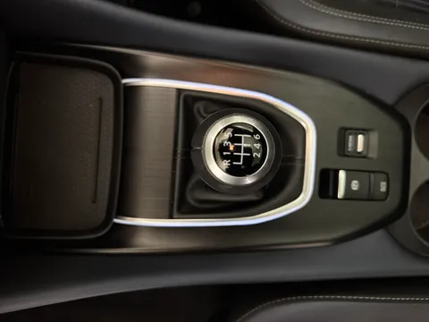 DS23KXX Nissan Qashqai 1.3 DiG-T MH Tekna 5dr Thumbnail #18