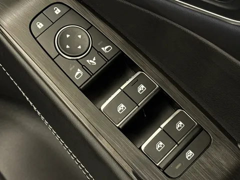 DS23KXX Nissan Qashqai 1.3 DiG-T MH Tekna 5dr Thumbnail #22