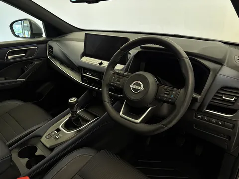 DS23KXX Nissan Qashqai 1.3 DiG-T MH Tekna 5dr Thumbnail #25