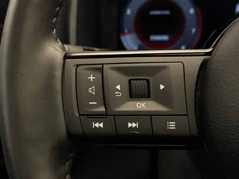 DS23KXX Nissan Qashqai 1.3 DiG-T MH Tekna 5dr Thumbnail #26