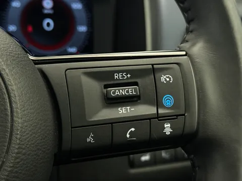 DS23KXX Nissan Qashqai 1.3 DiG-T MH Tekna 5dr Thumbnail #27