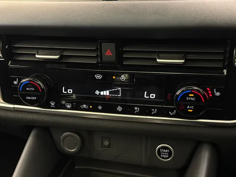 DS23KXX Nissan Qashqai 1.3 DiG-T MH Tekna 5dr Thumbnail #31