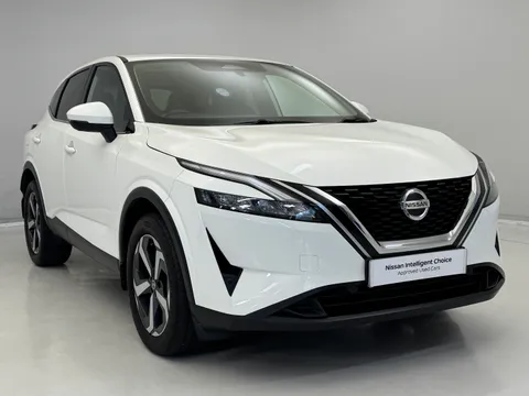 HF22WDE Nissan Qashqai 1.3 DiG-T MH 158 N-Connecta 5dr Thumbnail #3