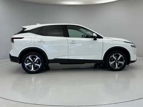 HF22WDE Nissan Qashqai 1.3 DiG-T MH 158 N-Connecta 5dr Thumbnail #11