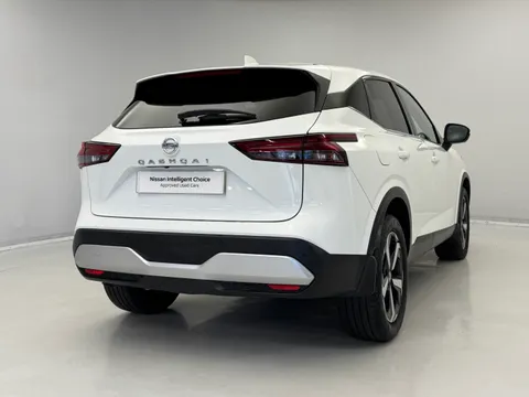 HF22WDE Nissan Qashqai 1.3 DiG-T MH 158 N-Connecta 5dr Thumbnail #8