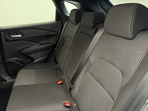 HF22WDE Nissan Qashqai 1.3 DiG-T MH 158 N-Connecta 5dr Thumbnail #13