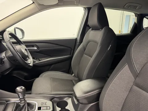 HF22WDE Nissan Qashqai 1.3 DiG-T MH 158 N-Connecta 5dr Thumbnail #15