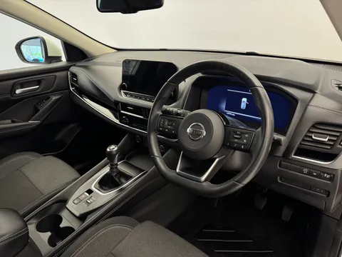 HF22WDE Nissan Qashqai 1.3 DiG-T MH 158 N-Connecta 5dr Thumbnail #22