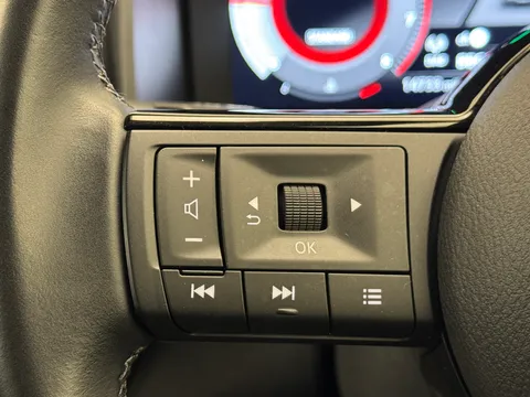 HF22WDE Nissan Qashqai 1.3 DiG-T MH 158 N-Connecta 5dr Thumbnail #23