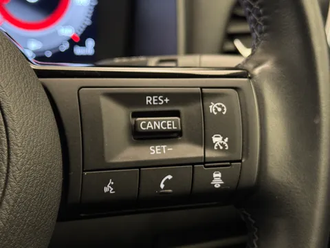 HF22WDE Nissan Qashqai 1.3 DiG-T MH 158 N-Connecta 5dr Thumbnail #24