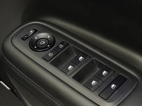 DY25XAF Hyundai Santa Fe 1.6 TGDi Plug-in Hybrid Calligraphy 5dr 4WD Auto Thumbnail #21