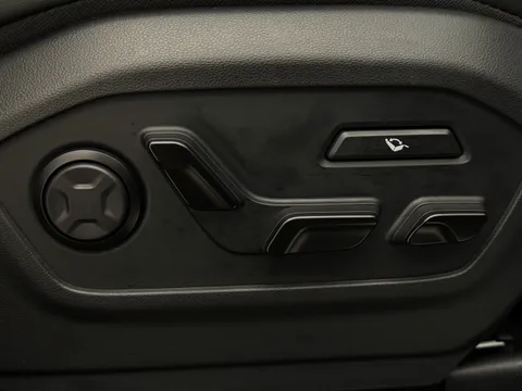 DY25XAF Hyundai Santa Fe 1.6 TGDi Plug-in Hybrid Calligraphy 5dr 4WD Auto Thumbnail #23