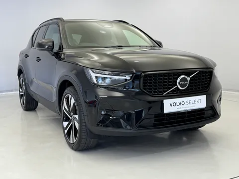 OV25DVN Volvo XC40 2.0 B3P Plus Dark 5dr Auto Thumbnail #1