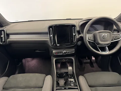 OV25DVN Volvo XC40 2.0 B3P Plus Dark 5dr Auto Thumbnail #17