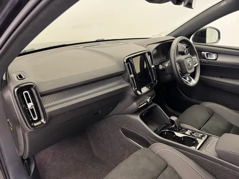 OV25DVN Volvo XC40 2.0 B3P Plus Dark 5dr Auto Thumbnail #9