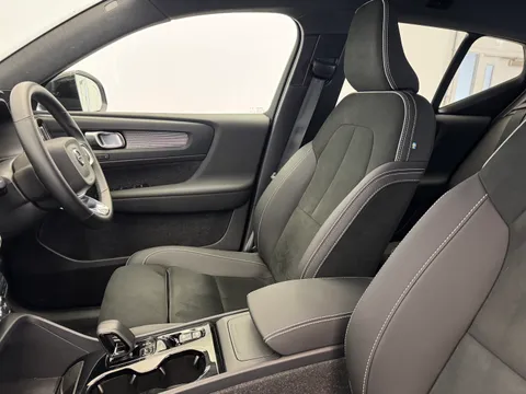 OV25DVN Volvo XC40 2.0 B3P Plus Dark 5dr Auto Thumbnail #10
