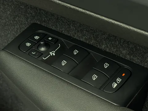 OV25DVN Volvo XC40 2.0 B3P Plus Dark 5dr Auto Thumbnail #23