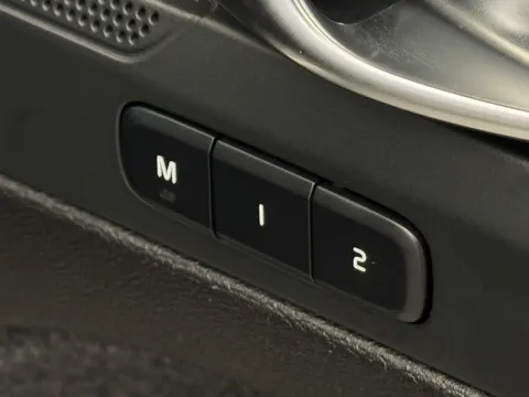 OV25DVN Volvo XC40 2.0 B3P Plus Dark 5dr Auto Thumbnail #24