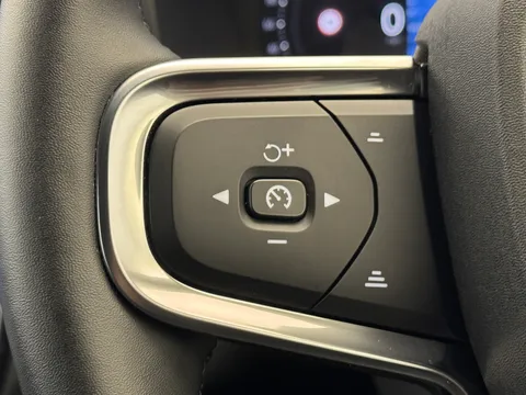 OV25DVN Volvo XC40 2.0 B3P Plus Dark 5dr Auto Thumbnail #13