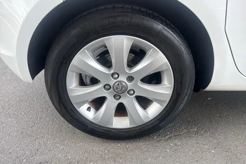 LG67ZHU Vauxhall Meriva 1.4i 16V Life 5dr Thumbnail #5