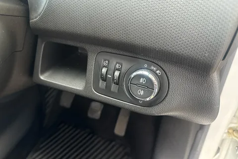 LG67ZHU Vauxhall Meriva 1.4i 16V Life 5dr Thumbnail #27