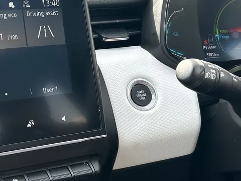 BP72XEC Renault Clio 1.6 E-TECH full hybrid 145 Techno 5dr Auto Thumbnail #32