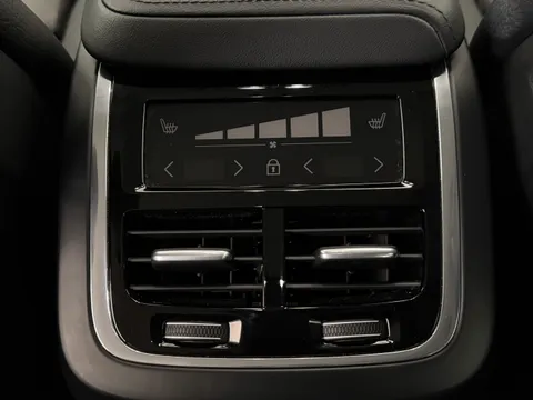 RA74LOH Volvo XC60 2.0 B5P Plus Dark 5dr AWD Geartronic Thumbnail #17