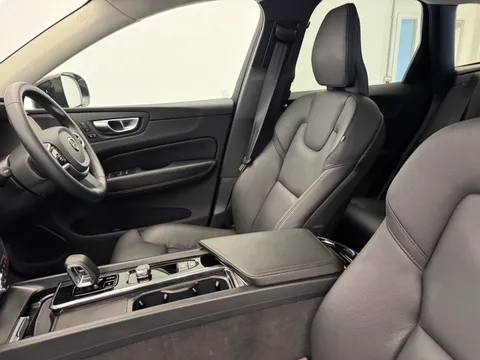 RA74LOH Volvo XC60 2.0 B5P Plus Dark 5dr AWD Geartronic Thumbnail #11