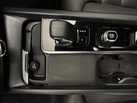 RA74LOH Volvo XC60 2.0 B5P Plus Dark 5dr AWD Geartronic Thumbnail #18