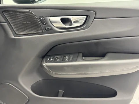 RA74LOH Volvo XC60 2.0 B5P Plus Dark 5dr AWD Geartronic Thumbnail #20