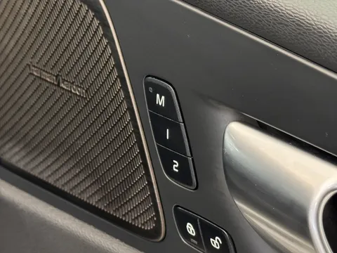 RA74LOH Volvo XC60 2.0 B5P Plus Dark 5dr AWD Geartronic Thumbnail #22