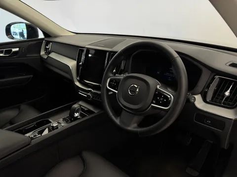 RA74LOH Volvo XC60 2.0 B5P Plus Dark 5dr AWD Geartronic Thumbnail #24