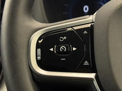 RA74LOH Volvo XC60 2.0 B5P Plus Dark 5dr AWD Geartronic Thumbnail #13