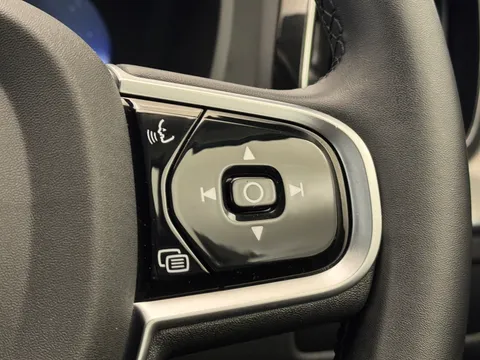 RA74LOH Volvo XC60 2.0 B5P Plus Dark 5dr AWD Geartronic Thumbnail #14