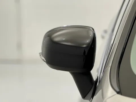 RA74LOH Volvo XC60 2.0 B5P Plus Dark 5dr AWD Geartronic Thumbnail #32