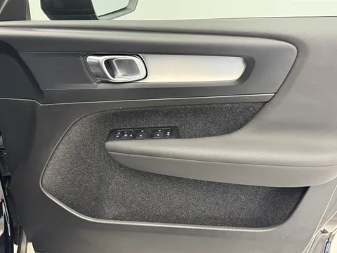 RE25LBL Volvo XC40 2.0 B3P Core 5dr Auto Thumbnail #16