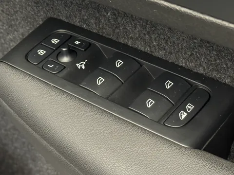 RE25LBL Volvo XC40 2.0 B3P Core 5dr Auto Thumbnail #17