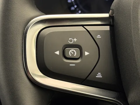 RE25LBL Volvo XC40 2.0 B3P Core 5dr Auto Thumbnail #19