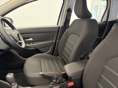 DV22JWJ Dacia Duster 1.3 TCe 150 Comfort 5dr EDC Thumbnail #13
